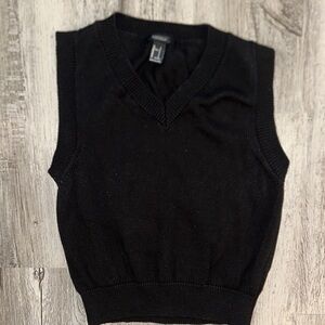 Forever 21 Women's Cropped Black V-Neck Sweater Vest
